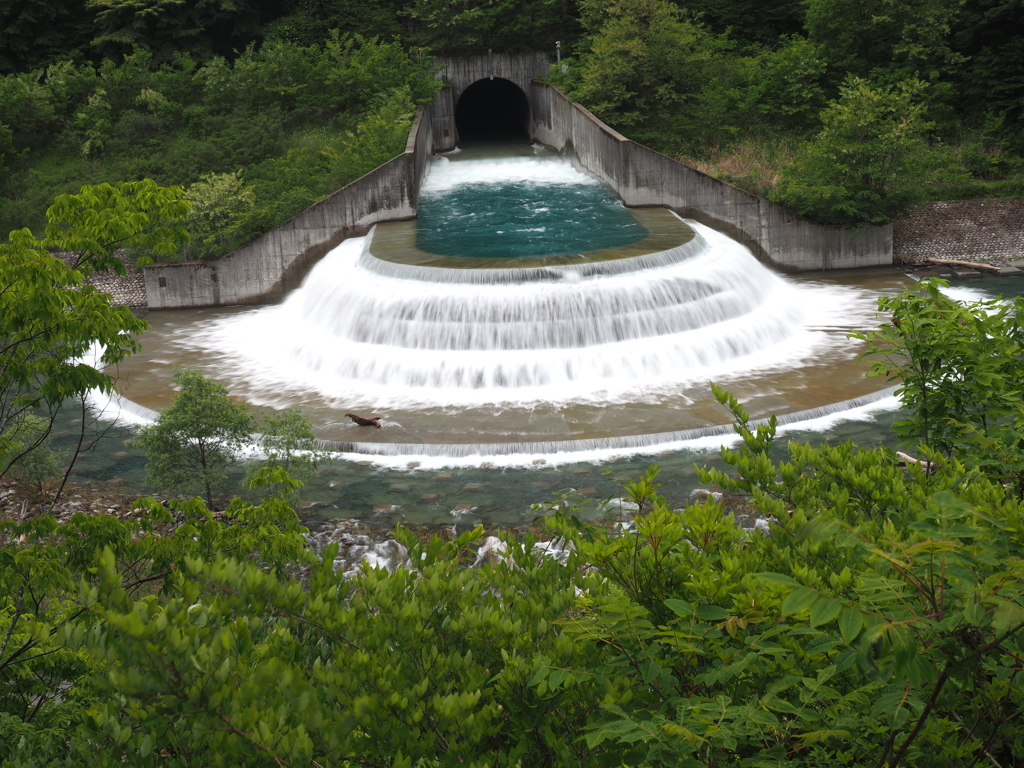 美和ダム流水