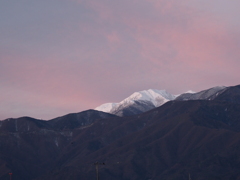 伊那前岳もうっすらと朝焼け