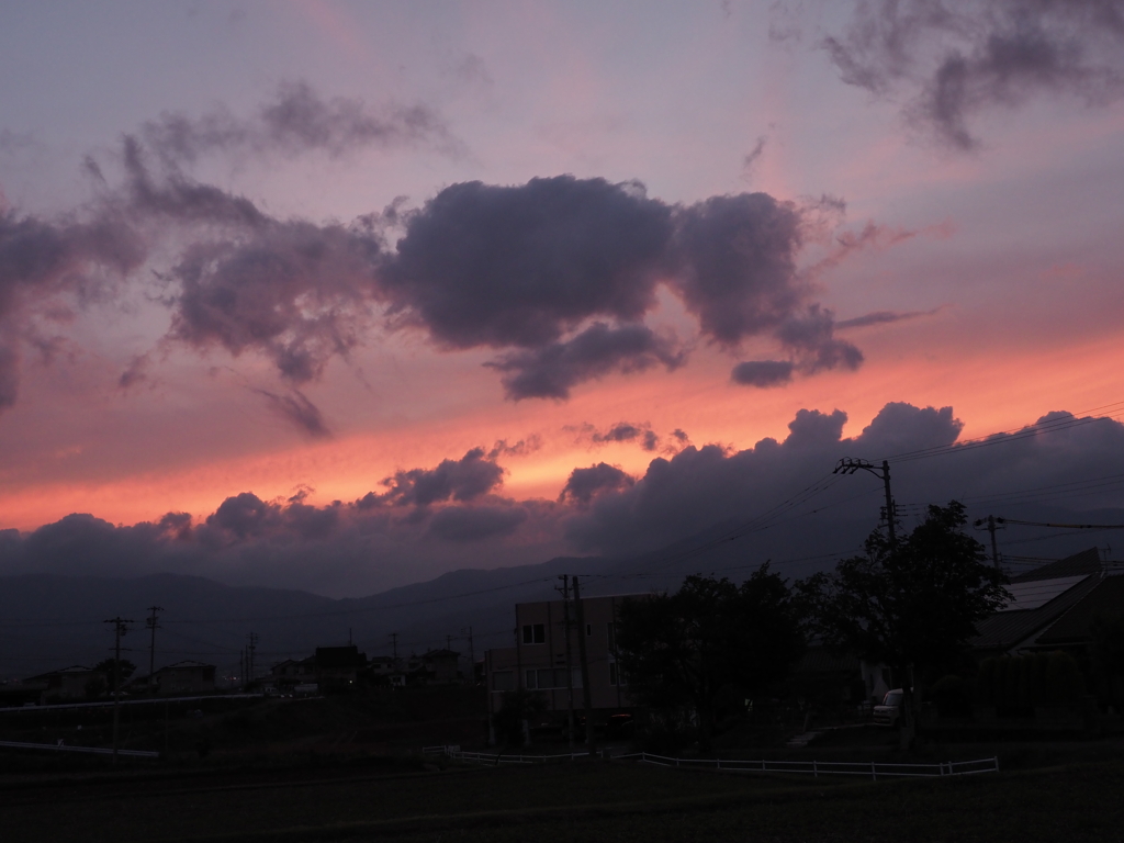 夕焼の西空