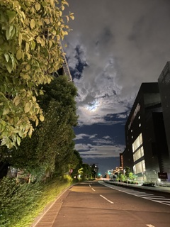 重厚な雲と夜空