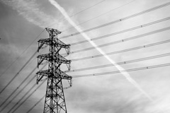 電線と飛行機雲