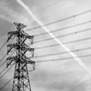 電線と飛行機雲