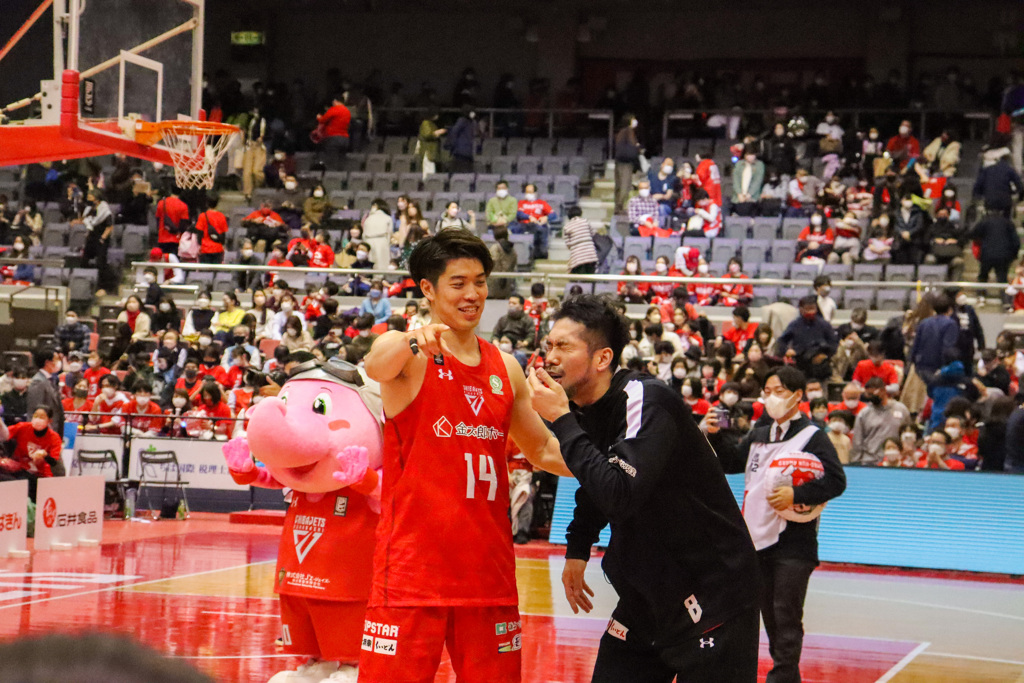 B7E13D0E-45A3-4695-9410-E5FAF7267236