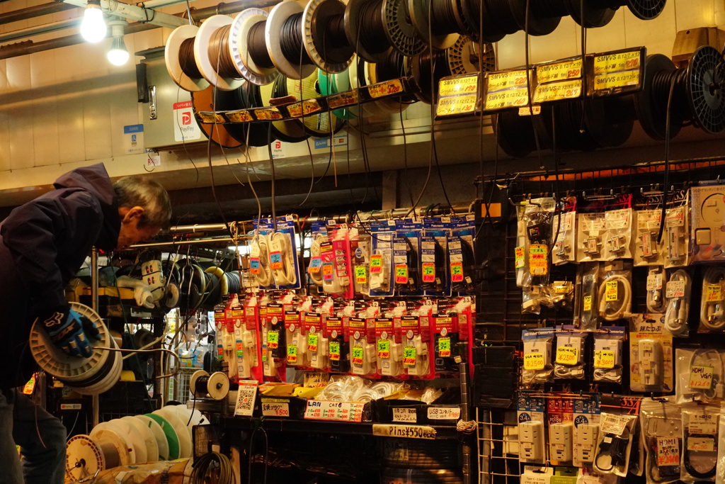 部品屋さん、お店じまい