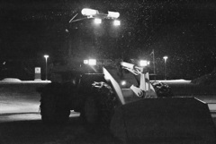 早朝、現場からお伝えしています