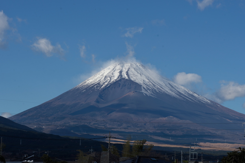 強風に荒れる山頂