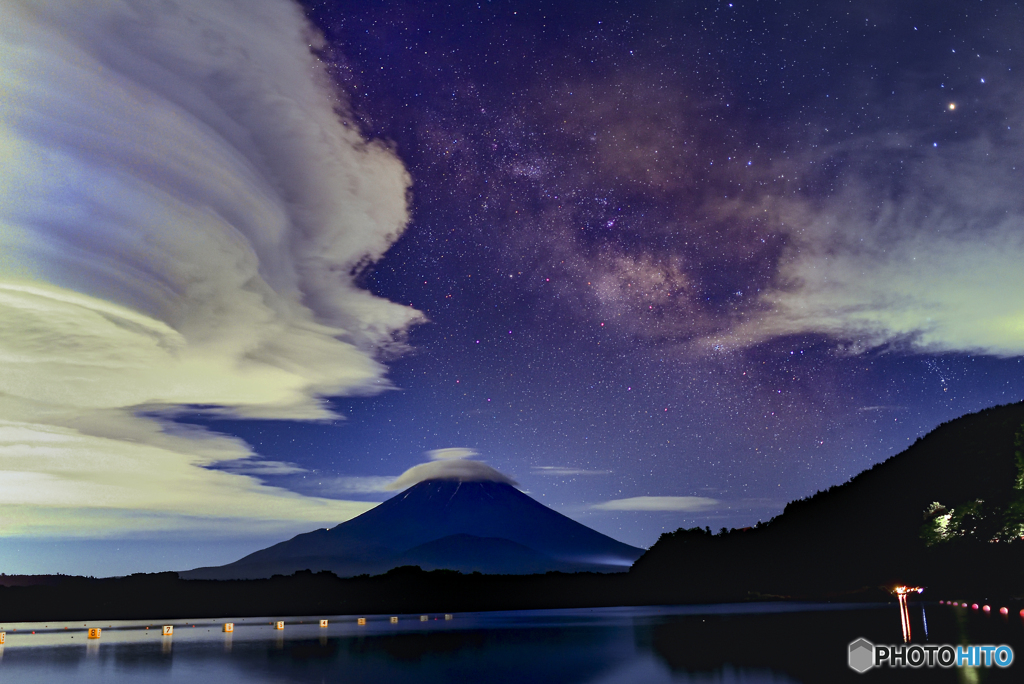 天の川と富士山