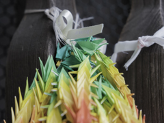 新緑の長谷寺-仁王門の折り鶴