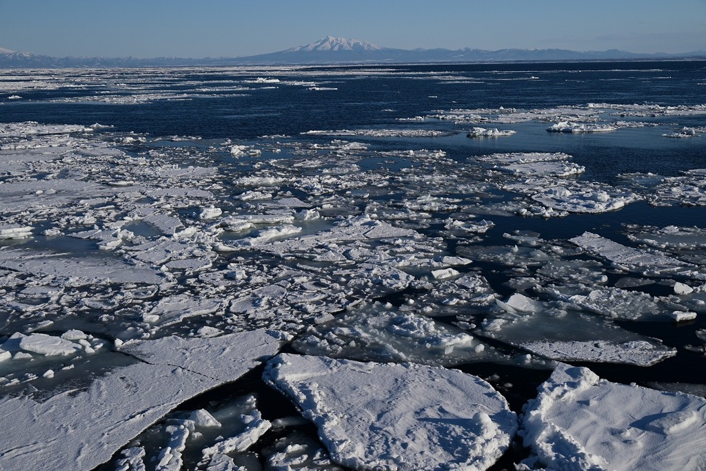 斜里岳と流氷