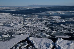 斜里岳と流氷