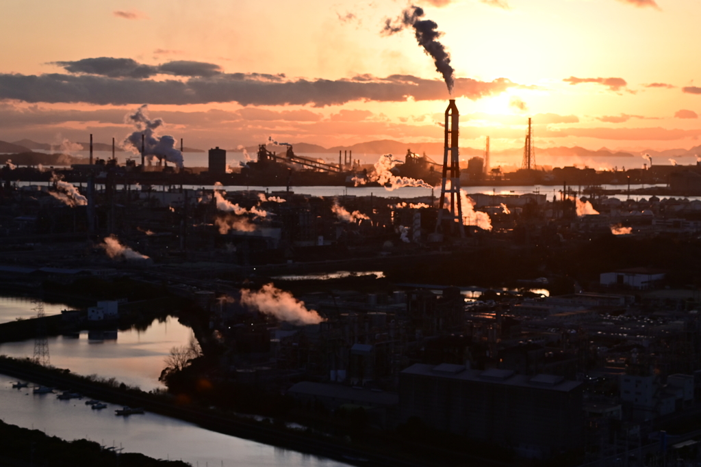 工場地帯の夕景