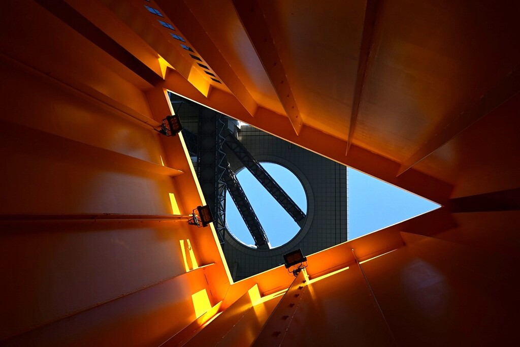 黄と空中展望台