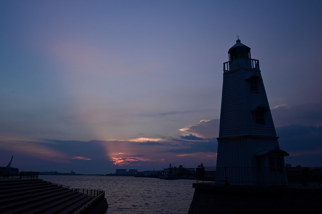 燈台と夕景
