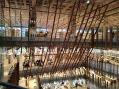 富山市ガラス美術館