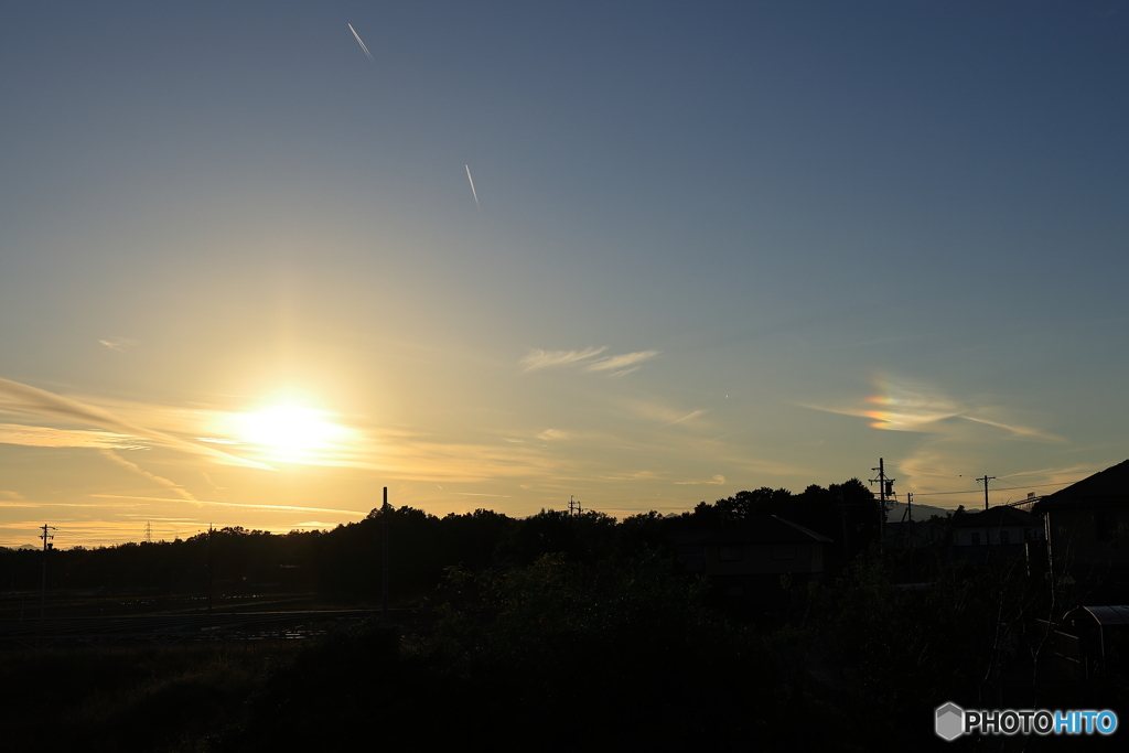 落日と彩雲
