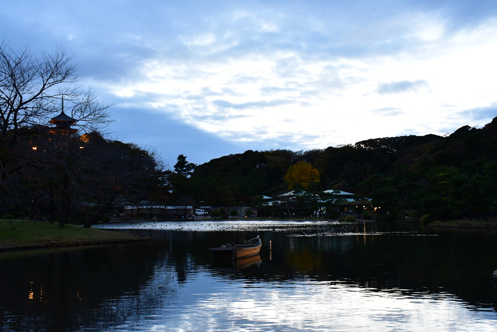 夕暮れの三渓園
