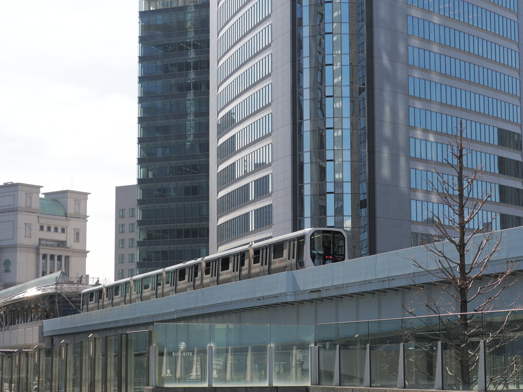 汐留駅に向かって