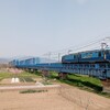 貨物列車が行く