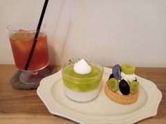 葡萄のタルトとシャインマスカットのヴェリーヌ