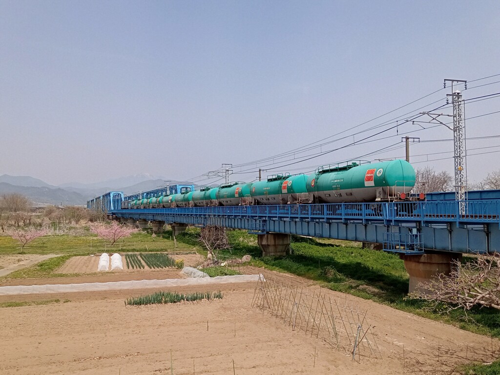 貨物列車が行く