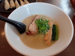 地鶏白湯ラーメン