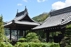 鐘楼と山門