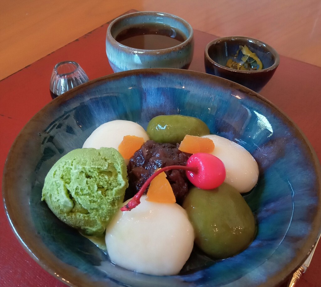 抹茶クリーム白玉あんみつ