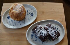 クリームチーズデニッシュとブラウニー