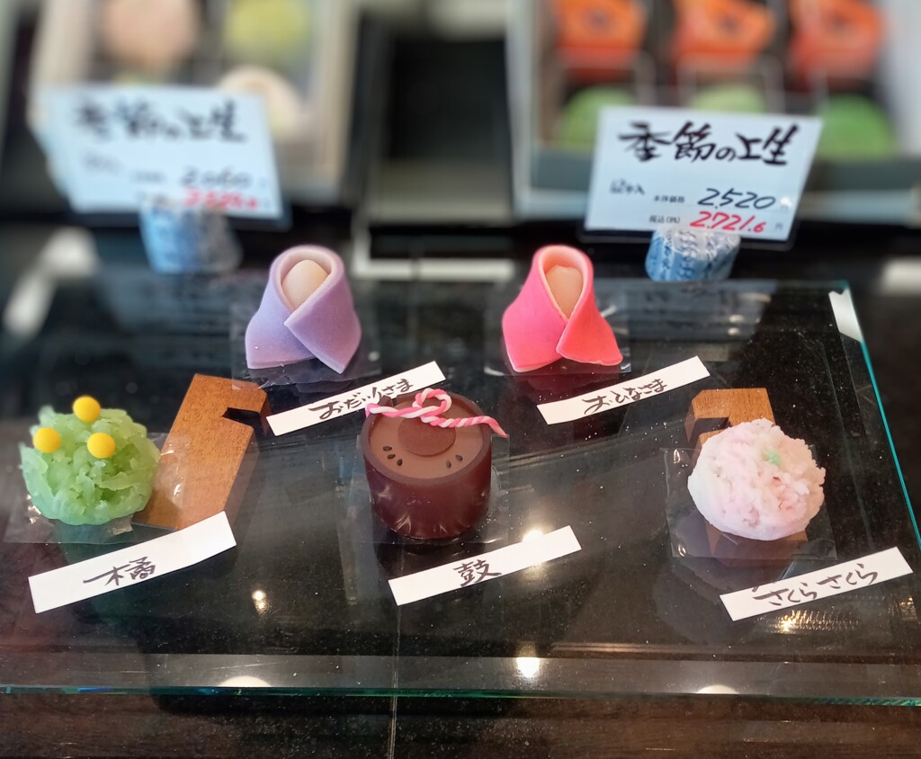 お菓子屋さんのお雛様