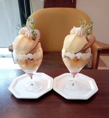 桃のパフェ