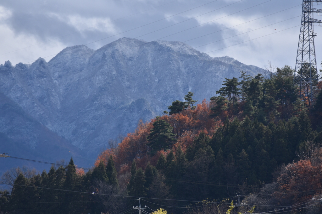 薄化粧した山