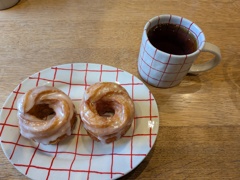 フレンチクルーラーと雲南紅茶