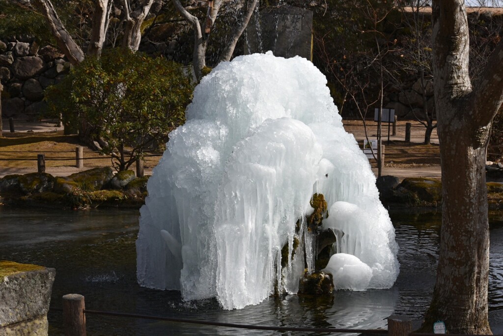 凍った噴水