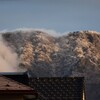 白くなった山