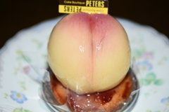 丸ごと桃のジューシータルト