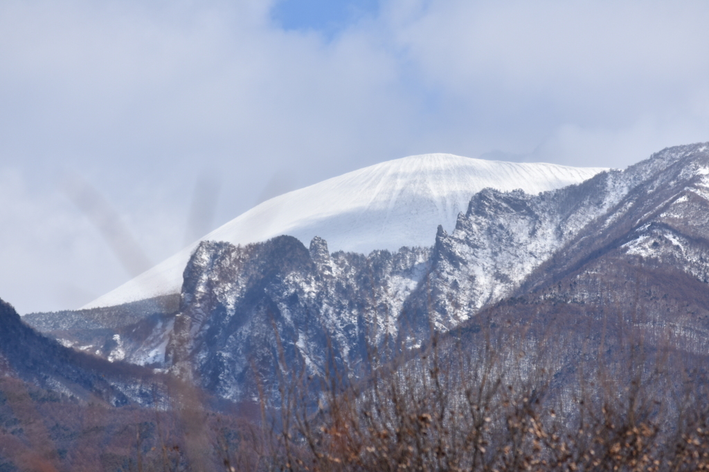 雪の浅間山