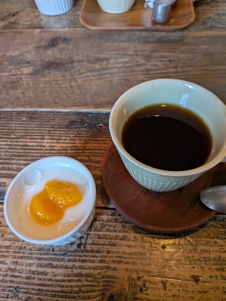 みかんミルクゼリーとコーヒー