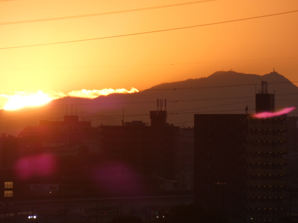 千住新橋~'22.10.26.18:51.笊が岳(布引山)二十六夜山の谷に落日
