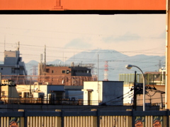 ’23新年荒川土手から見えた赤城山の左荒山鈴ヶ岳雲被る地蔵岳