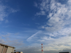 千住桜木土手の上の空の雲