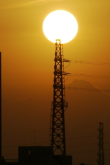 鉄塔の上の夕日