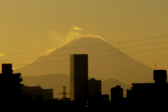 Xmas寒波を受ける富士山と上空の雲