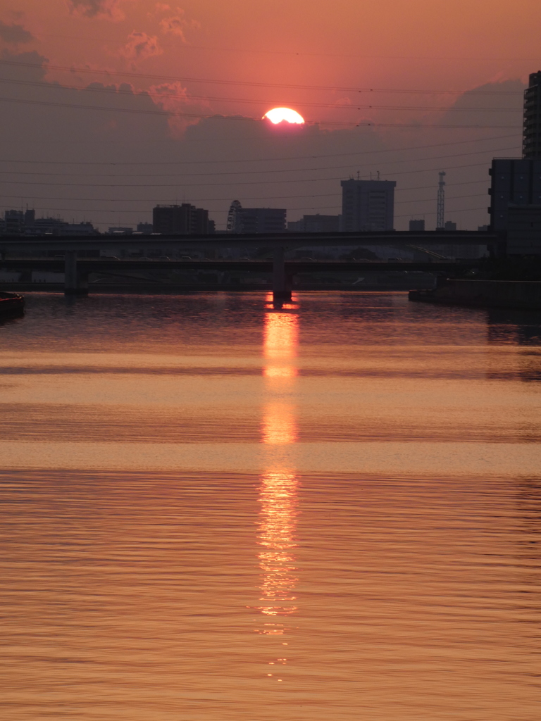 '22.3.24.の隅田川の夕日とサンロード