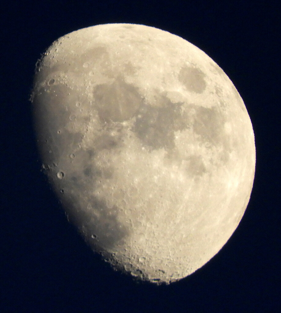 ''22.12.03.16:30.5枚を重ね画像処理した月齢9.2