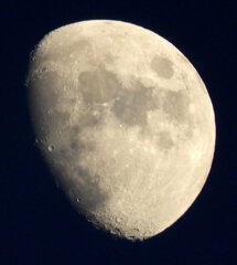 ''22.12.03.16:30.5枚を重ね画像処理した月齢9.2