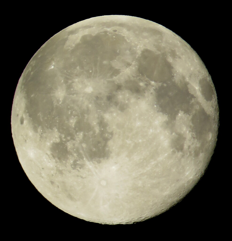 ’22.2.17の一枚の齢15.9の満月