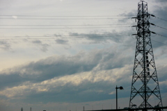 西新井橋の鉄塔の後ろの壮大な雲