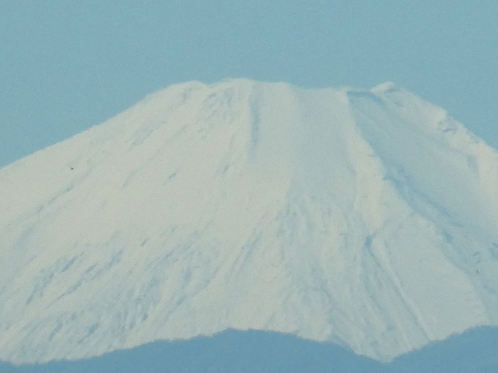 首都高速からの真白い富士山