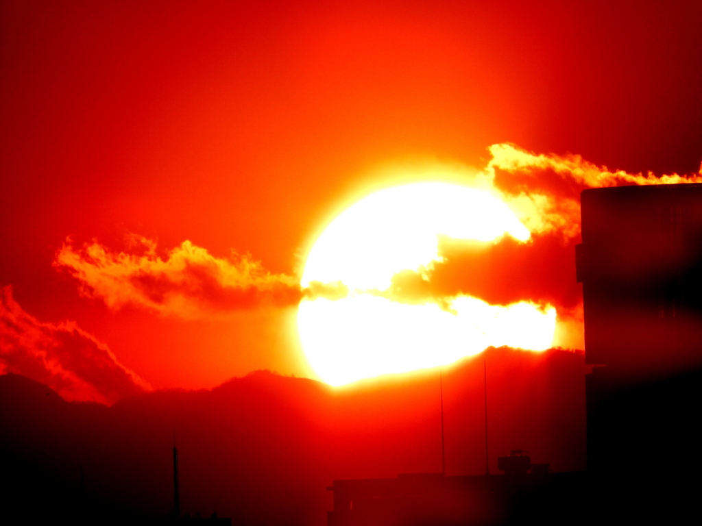 '23.1.3.丹沢山系の赤い大きな夕日