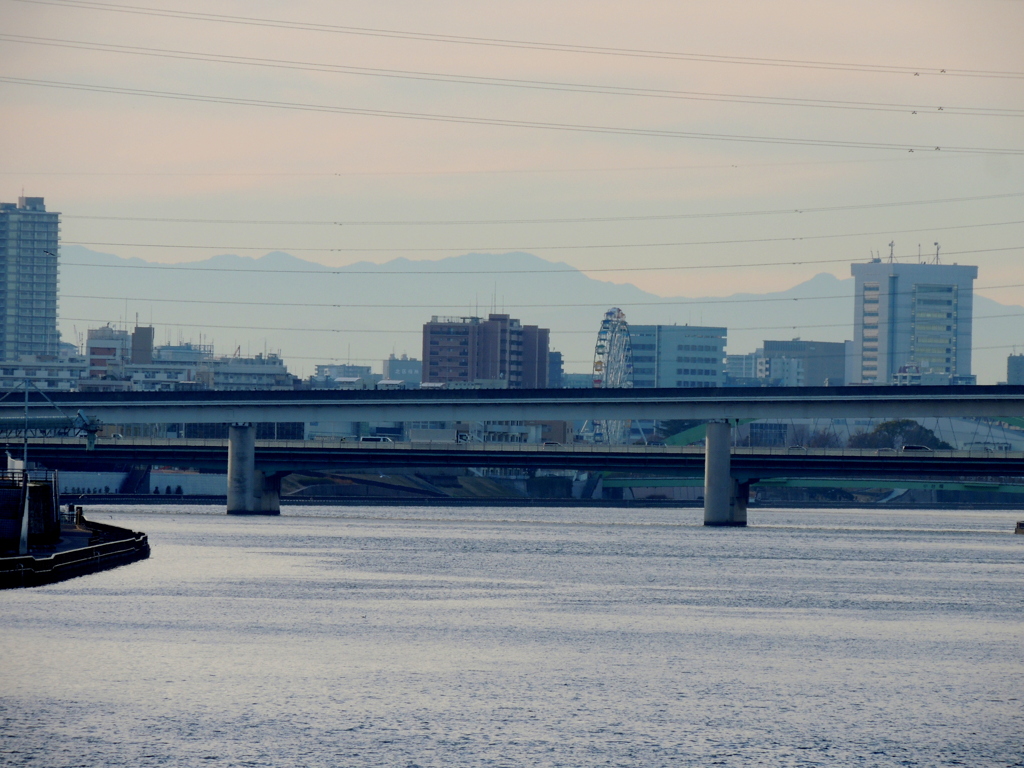 隅田川冬の曇りの大菩薩嶺
